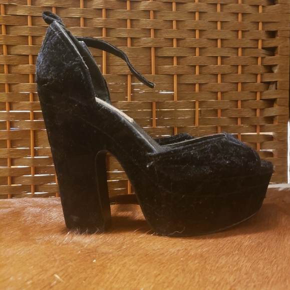 Steve Madden Vintage heels - Picture 2 of 6